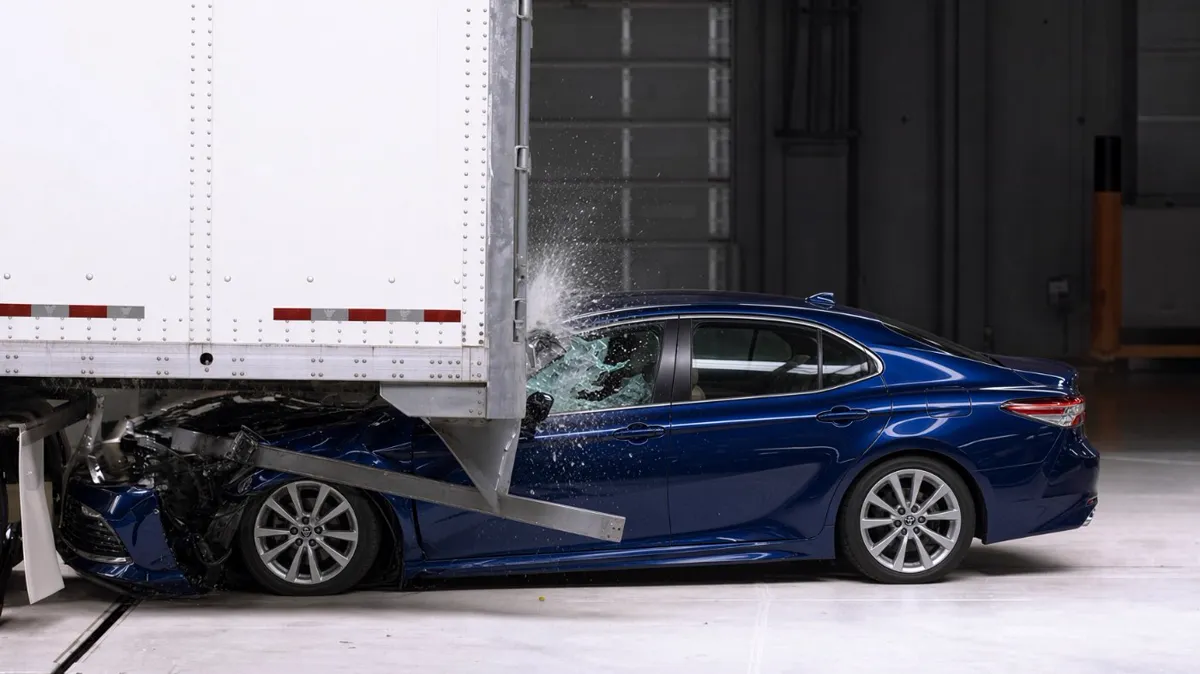 Illustration of a underride truck accident scenario